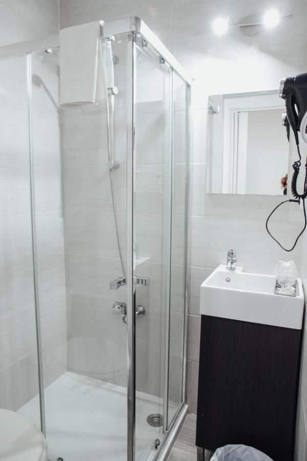 Hostal Ruta De Francia Barcelona Eksteriør bilde